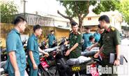 Bàn giao xe mô tô 2 bánh cho Ban CHQS cấp xã, phường
